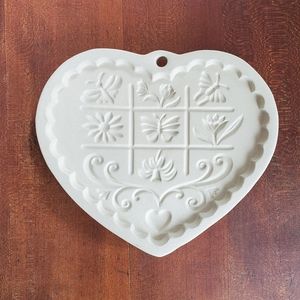Pampered Chef Gardens of the Heart Cookie Mold